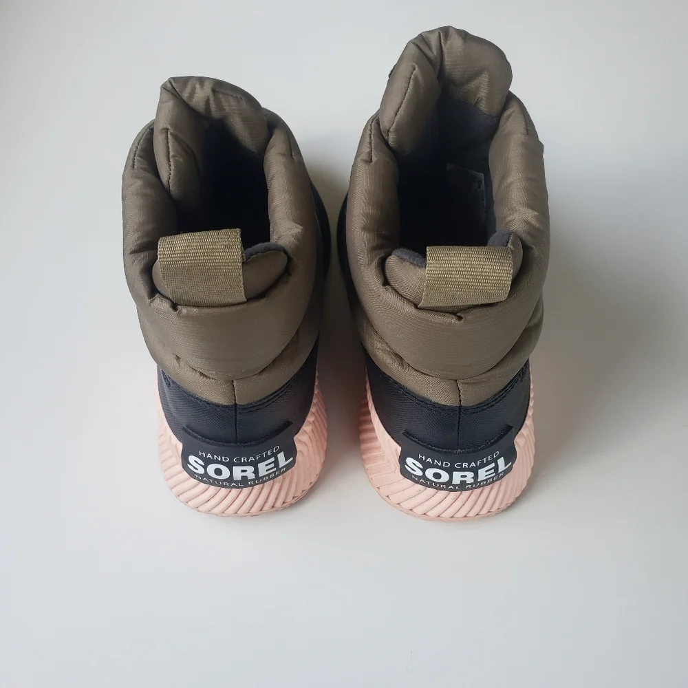Sorel Out N About III Puffy Zip boots, size 6.5